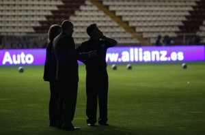una scena grottesca all' Estadio de Vallecas (foto dalla rete)