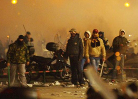 Gli scontri avvenuti all'esterno dello stadio di Nocera Inferiore (foto dalla rete)