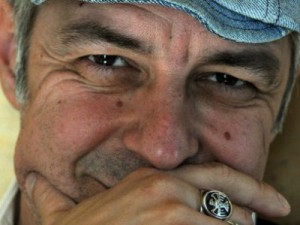 Il cantautore Davide Van De Sfroos (immagine dal web) Il cantautore Davide Van De Sfroos (immagine dal web)