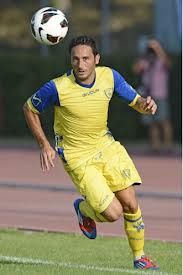 David Di Michele in azione con la casacca gialloblu (foto della rete)