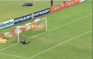 Fotogramma gol Forlan