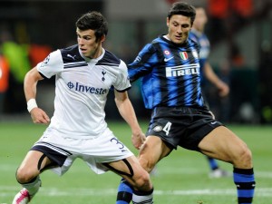 Gareth Bale e Javier Zanetti (foto dalla rete)