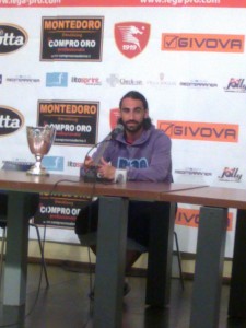 Bomber Guazzo con la coppa (Miccio(TuttoCalciatori)