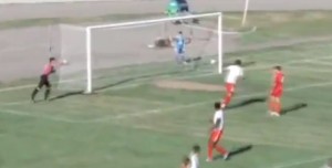 L'autogol del portiere Radu Mitu
