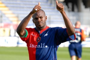 David Suazo ai tempi del Cagliari (foto dalla rete)