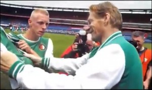 I giocatori del Feyenoord omaggiano Rooie Marck
