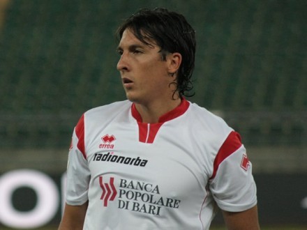 Claiton in azione con la casacca dei galletti (foto della rete)