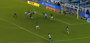 Il gol in rovesciata di Viola