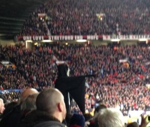 Il tifoso dello United vestito da Grim Reaper