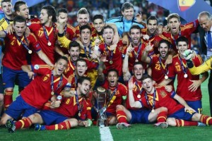 L'Under-21 spagnola festeggia l'Europeo 2013  (foto www.futuroscracks.com)