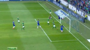 Fernando Torres sbaglia a porta vuota  (foto www.dailymail.co.uk)