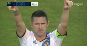 Robbie Keane celebra il suo gol (foto www.kildare-nationalist.ie)