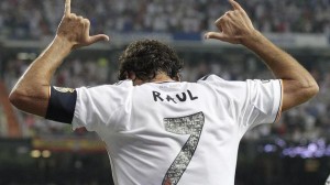 Raul, ai tempi del Real Madrid  (foto www.insidespanishfootball.com)