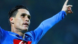 Jose Maria Callejon celebra un gol con la maglia del Napoli  (foto www.it.eurosport.yahoo.com)
