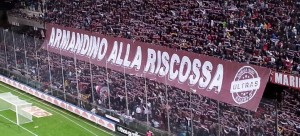 Lo striscione dei tifosi della Salernitana a sostegno del piccolo Armandino (Miccio/TuttoCalciatori.net)