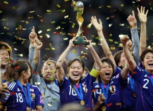 Le giapponesi celebrano la vittoria del Mondiale 2011  (foto www.quickfixsports.com)