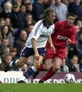 David Ginola ai tempi del Tottenham (foto www.dailymail.com)