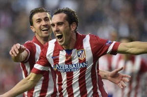 Godín festeggia l'1-0 (fonte foto www.mirror.co.uk)