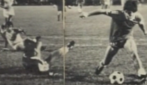 Maradona segna il 3-3 contro il Deportivo Pereira  (fonte foto www.manzanapecosa.com)
