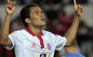 Carlos Bacca celebra un gol col Siviglia  (fonte foto www.colombia.com)