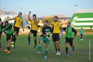 L'esultanza dei calciatori dell'Arzachena - Foto: Paolo Fiori