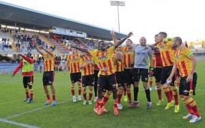 I giocatori del Benevento esultano