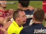 VIDEO – Arbitro strangola un calciatore