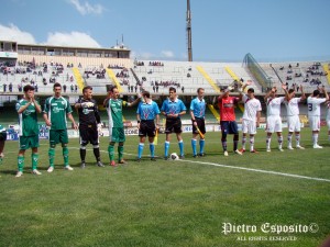 Il saluto delle squadre