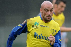 Roberto Guana in azione con la casacca gialloblu (foto della rete)